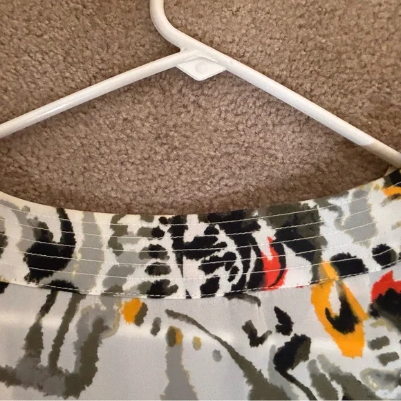 CHAUS New York Women’s Size Large blouse, sleeves button to the elbow , colorful - Picture 10 of 11